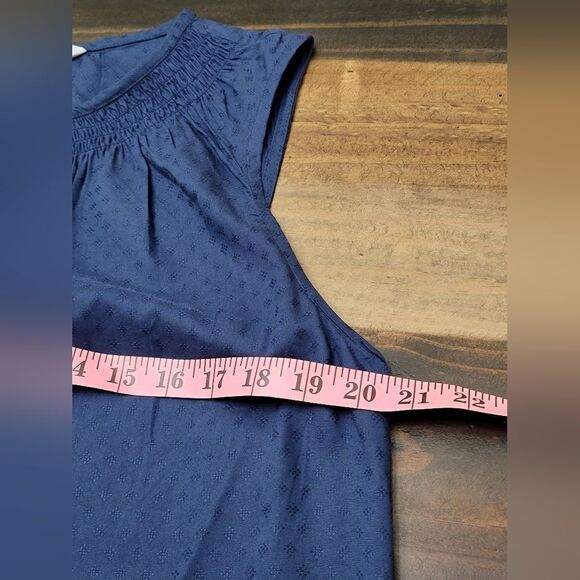 Croft and Barrow Navy Blue Sleeveless Top Front Keyhole 100% Rayon Size M - Picture 6 of 8